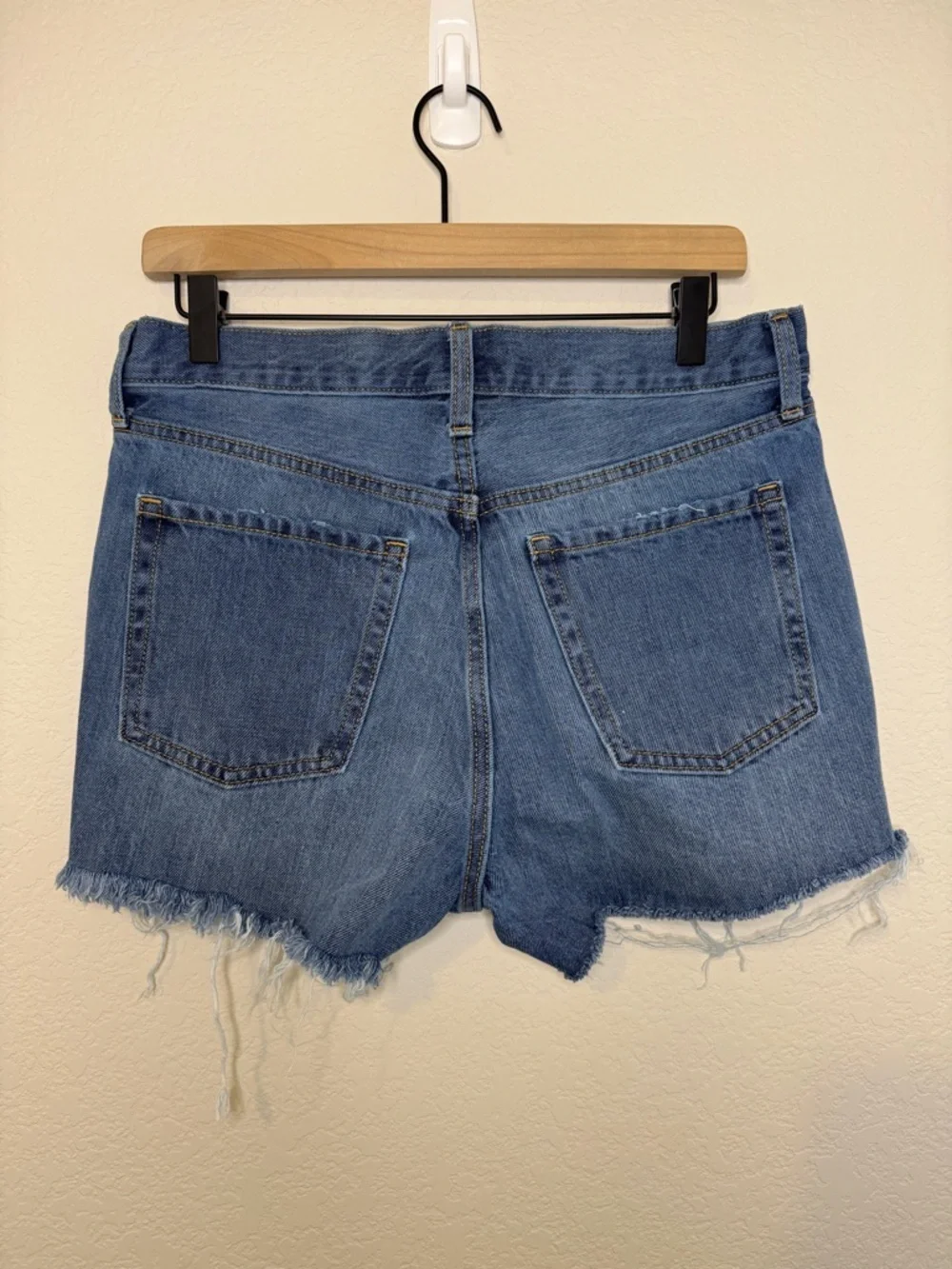 Old Navy Womens High Rise Slouchy Straight Denim Cut Off Shorts Size 6 Blue Wash